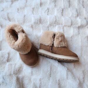 NWOT Zara Tan Boots with Faux Fur Trim